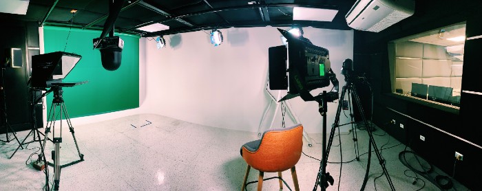 U. de Lima y su estudio broadcast