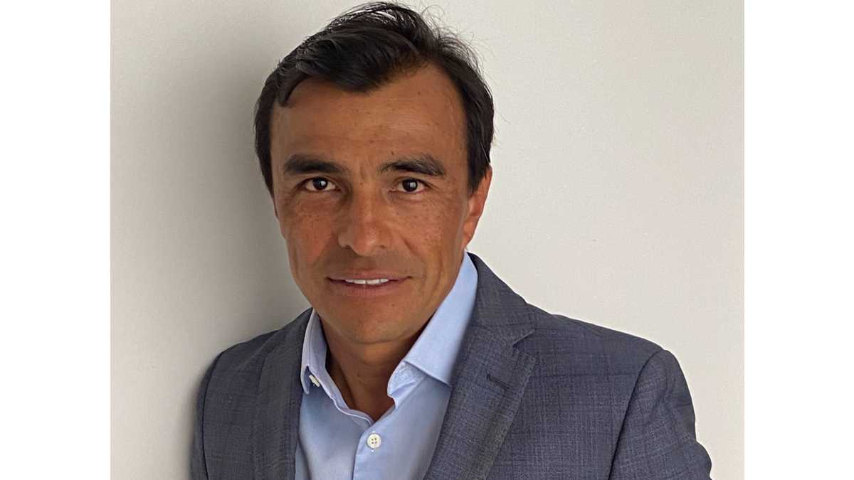 Carlos Iván Fernández, Appear